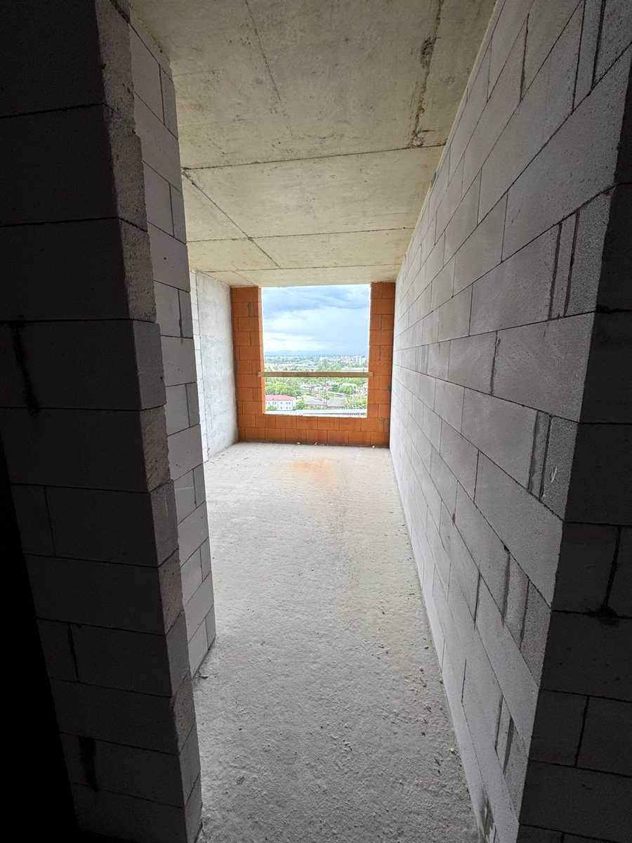 1868318415934351