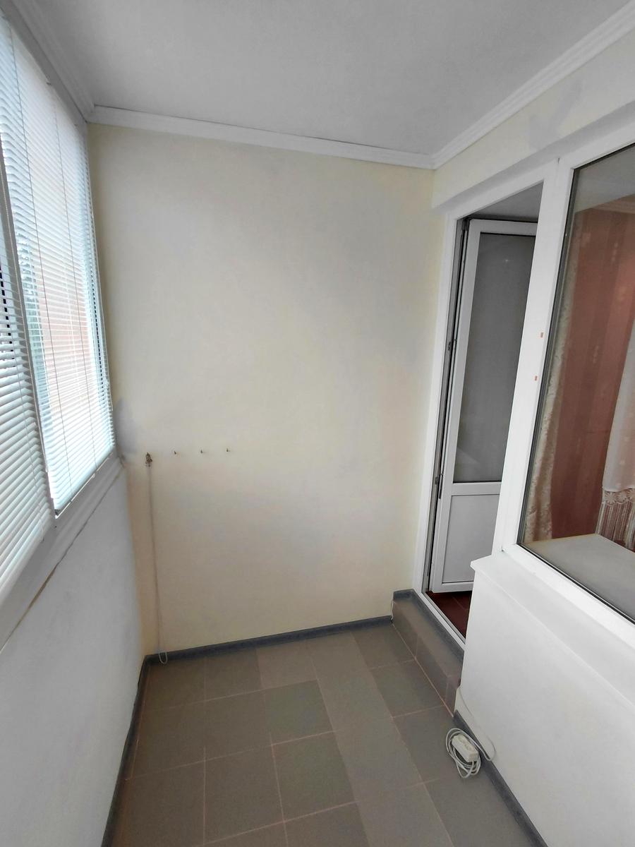 1868318678655041