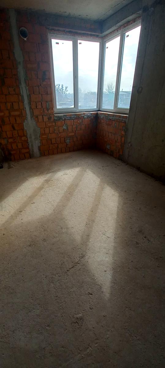 1868318984048433