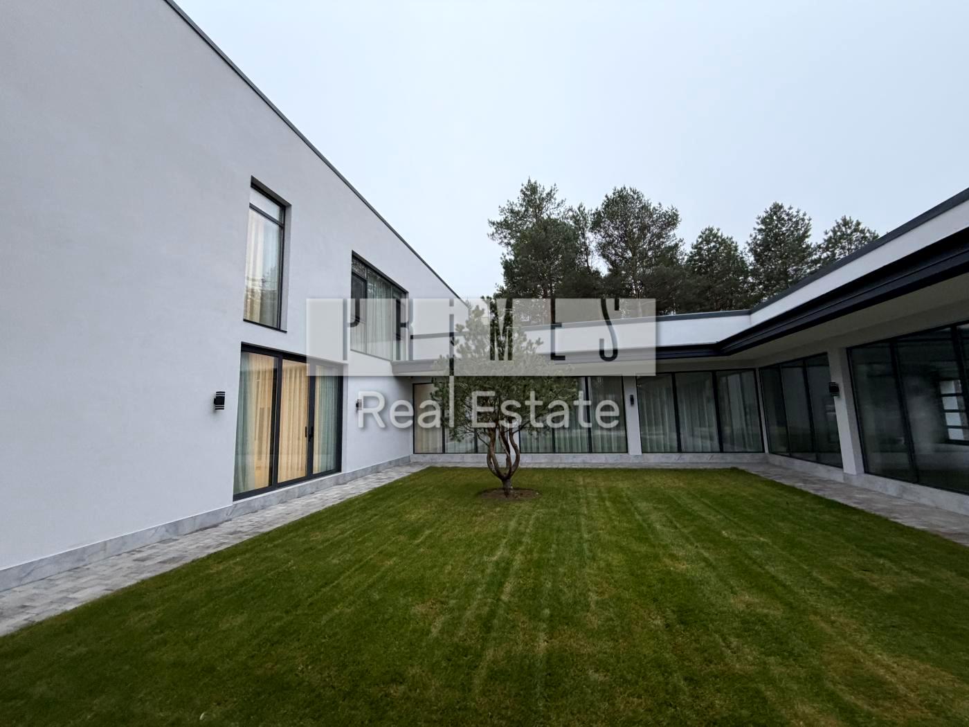 1868322644559682