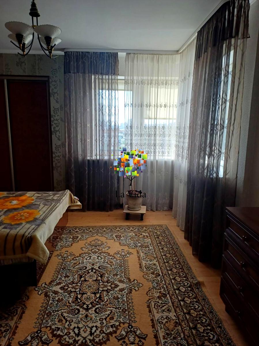 1868325227923357