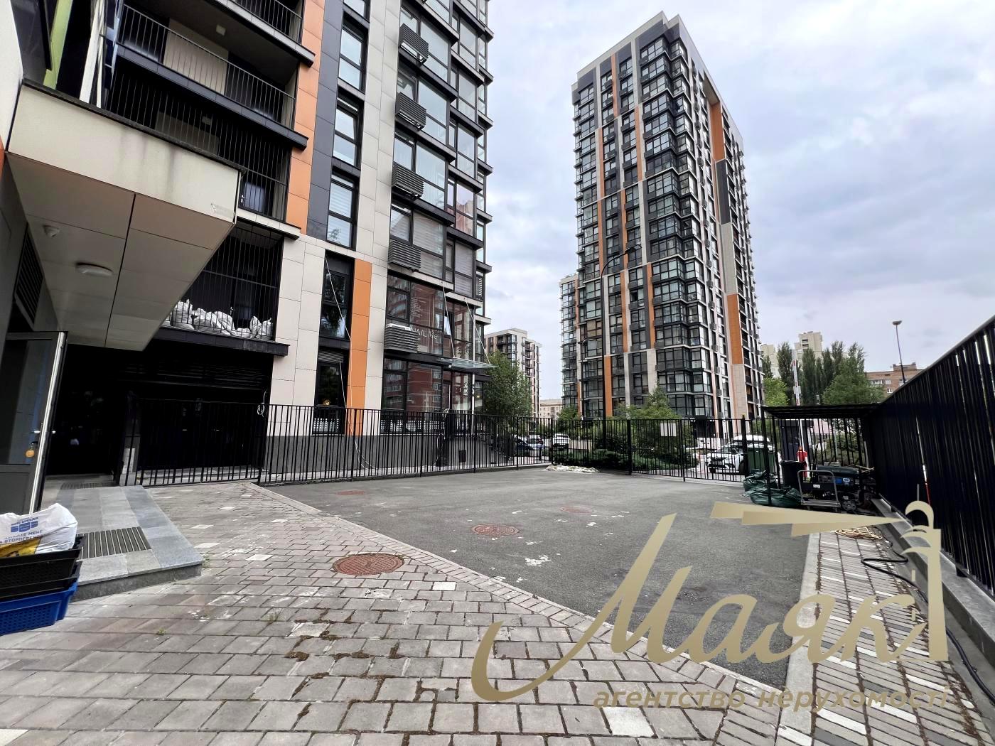 1868325558754151