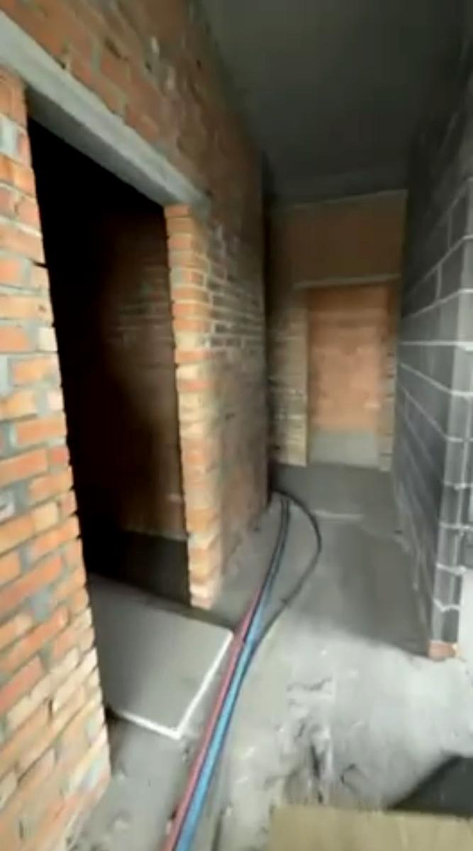 1868327118668258