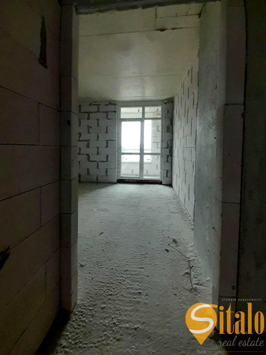 1868328426128305