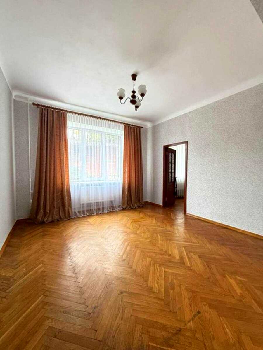1868329050685689