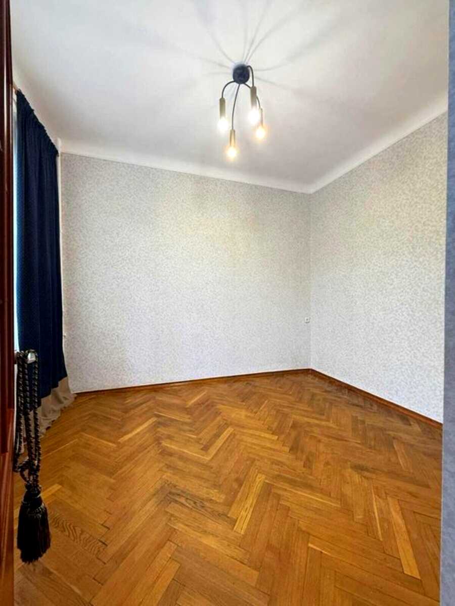 1868329058423696