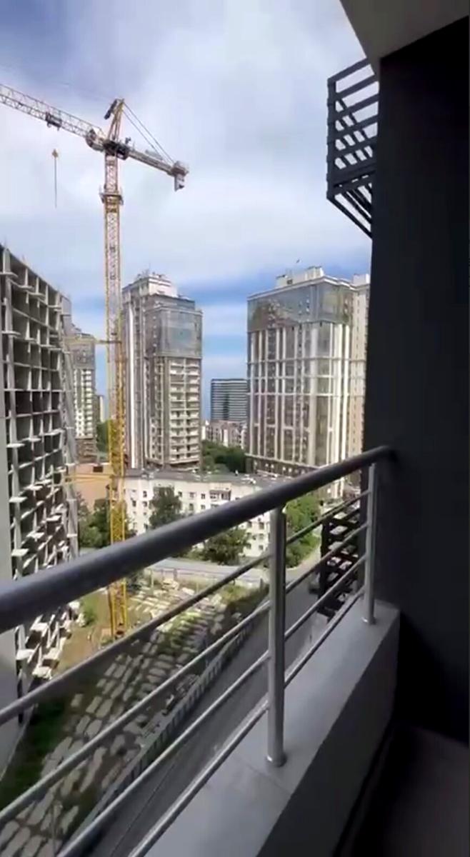 1868337650331714