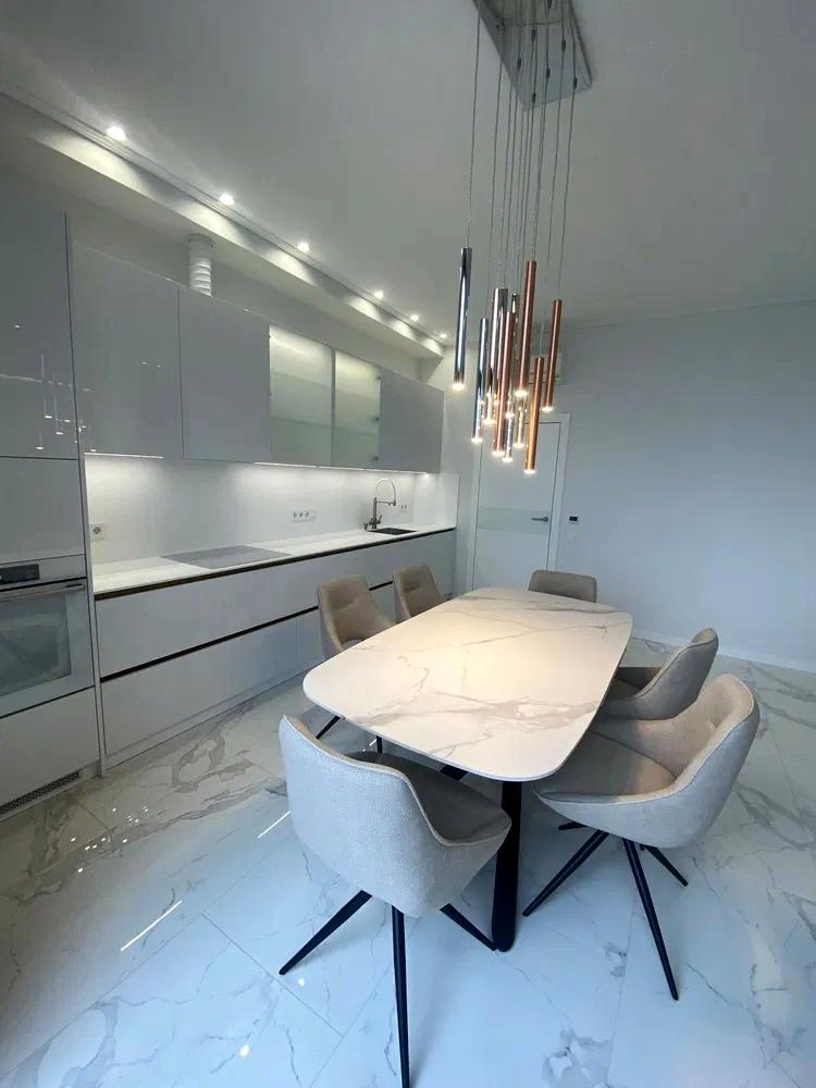 1868338090853643
