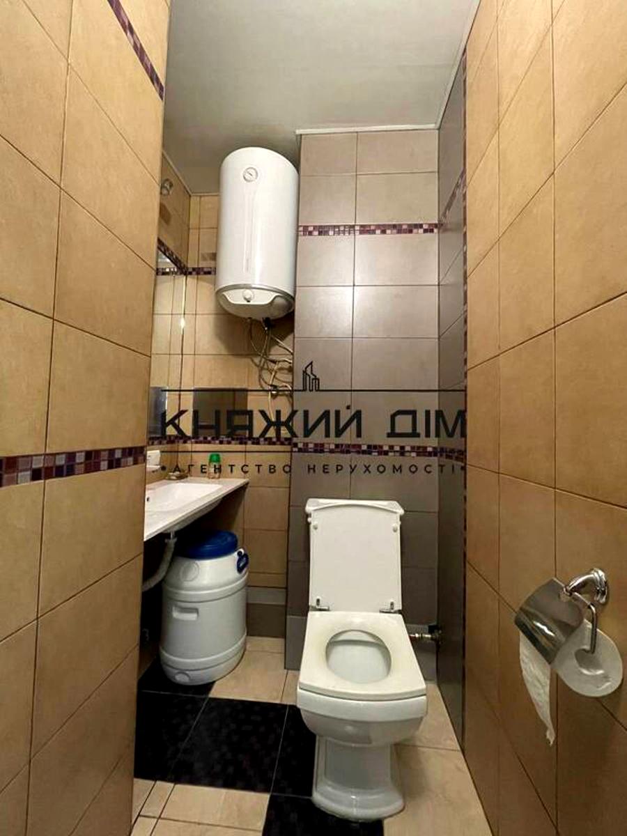 1868342421824008