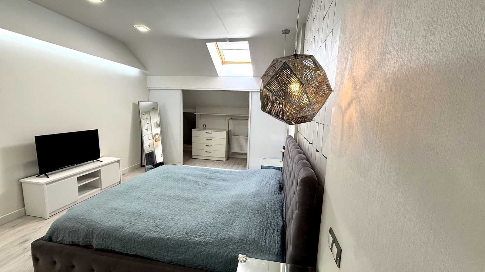 1868343239355736