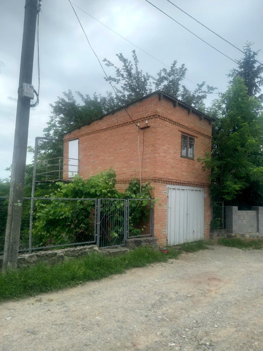 1868345774069861
