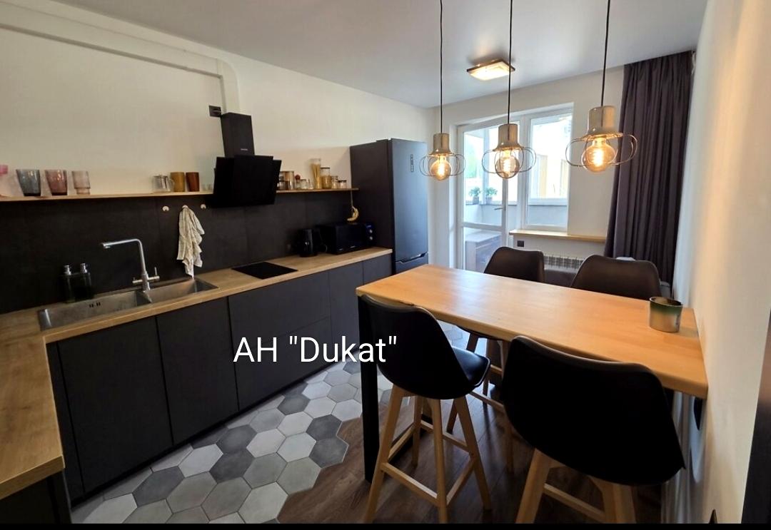 1868346684793914