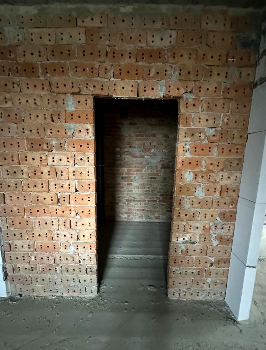 1868354438716347