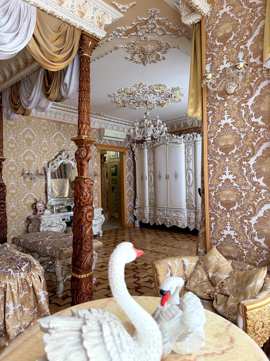 1868354635391394