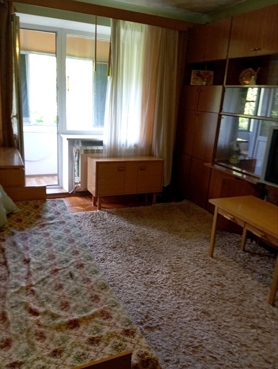 1868354643200421