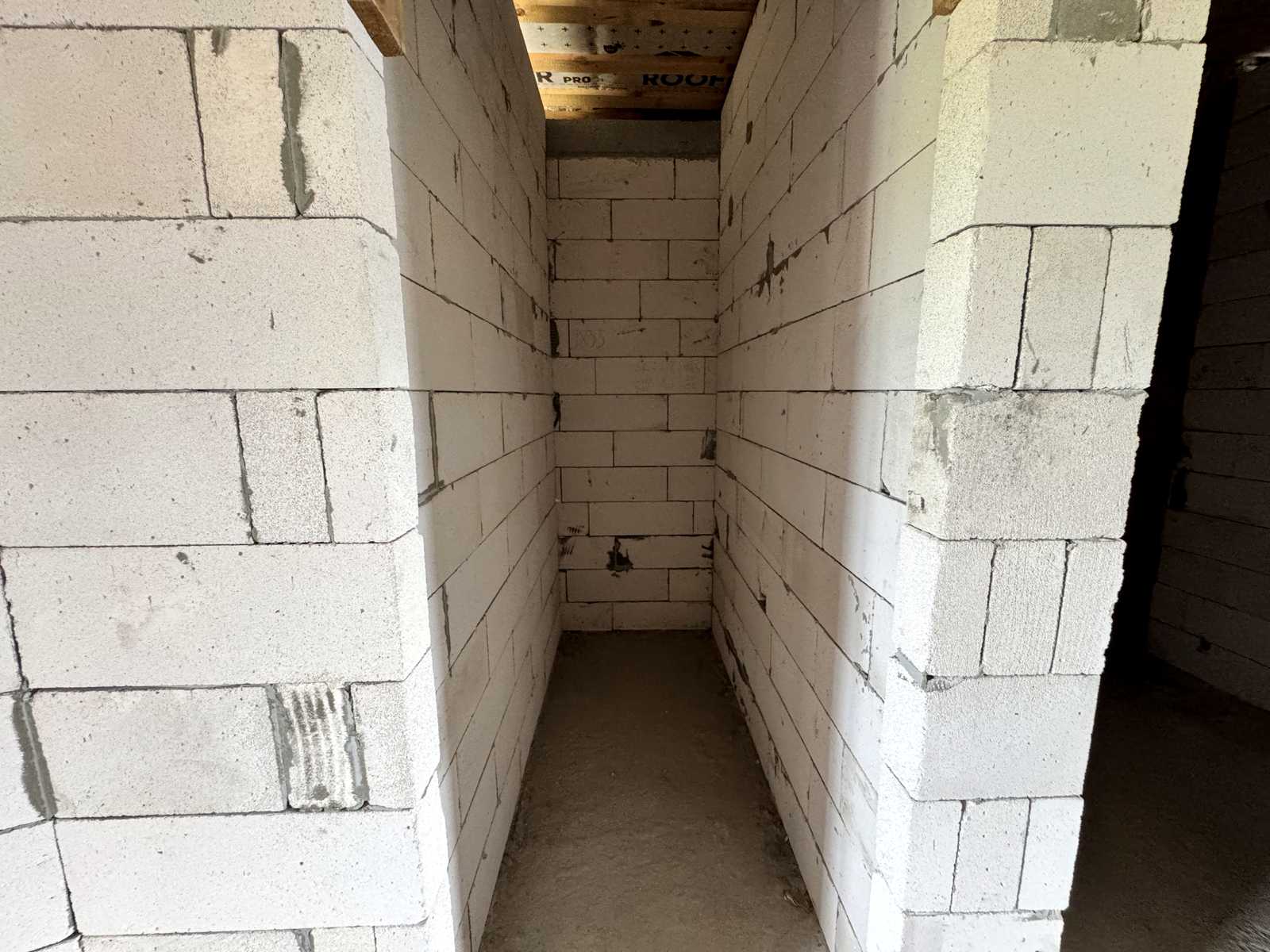 1868356048754366