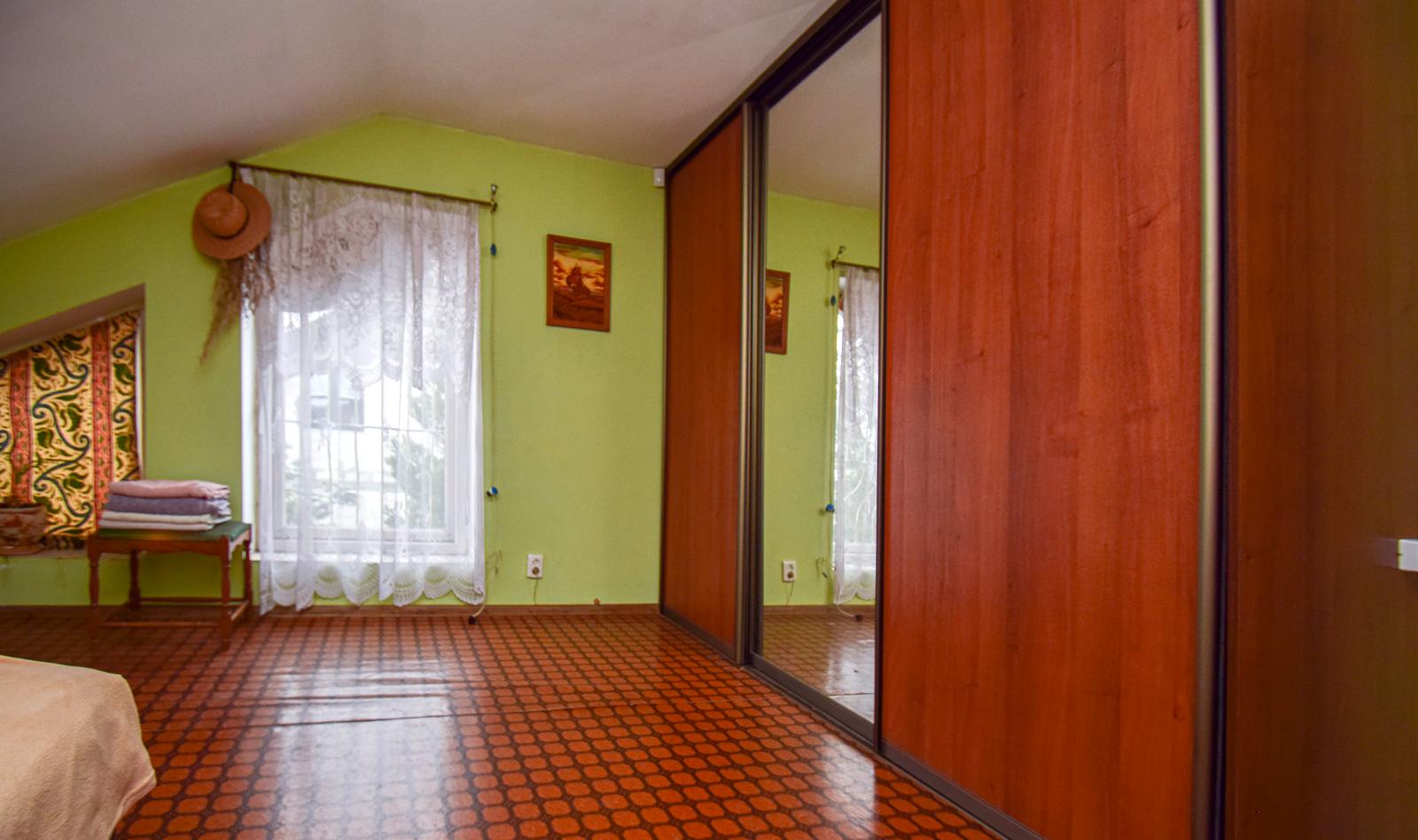 1868358281438753