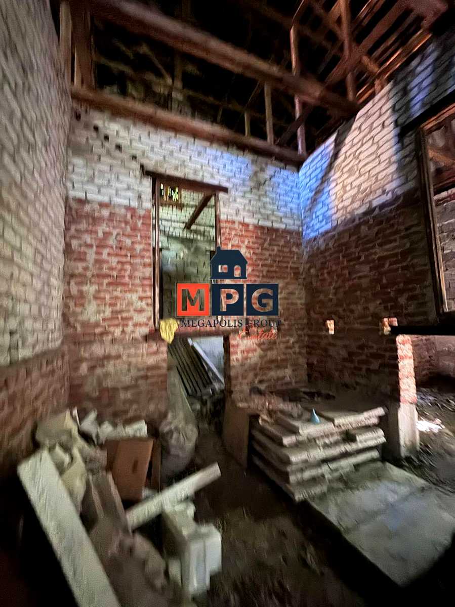 1868360629585856.jpg