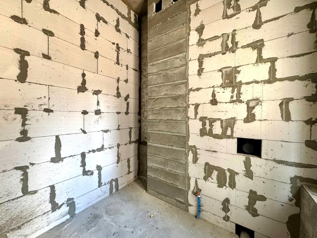 1868364816120873