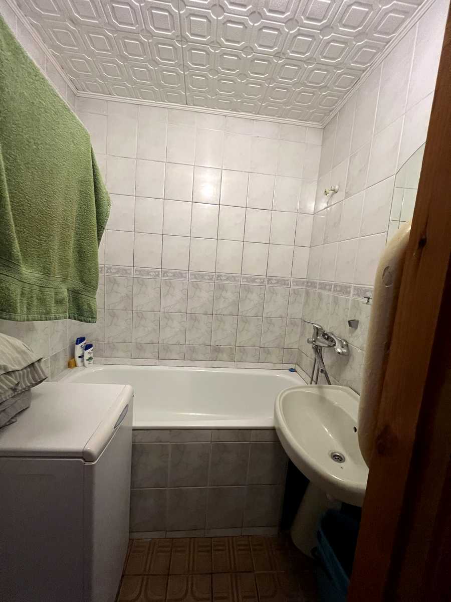 1868405643072507