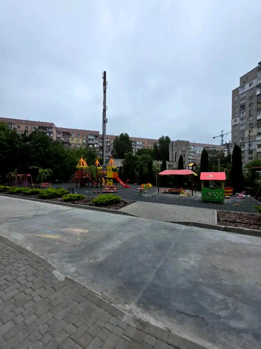 1868414632115690