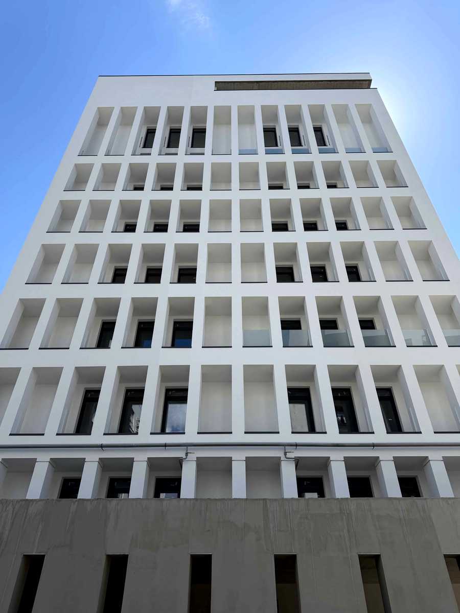 1868418627673874