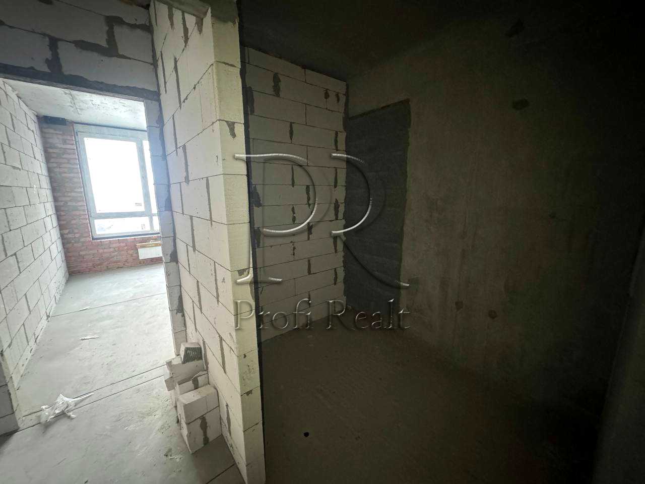 1868423811455994