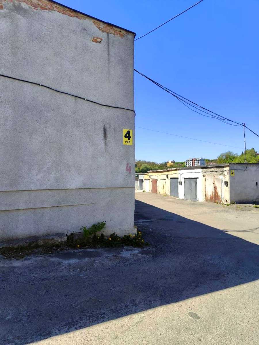 1868427370395985