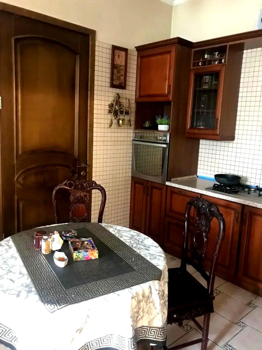 1868437556057541