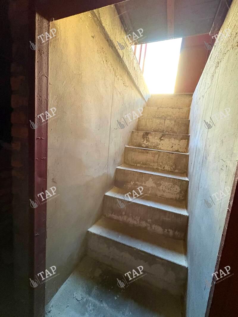 1868442979735638