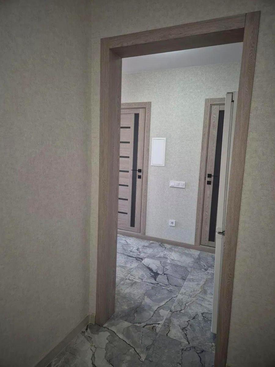 1868498792195331