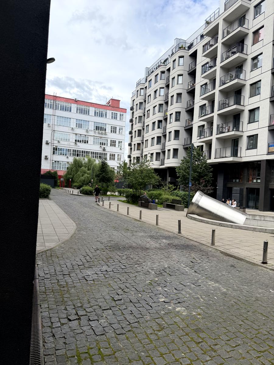 1868504858900472