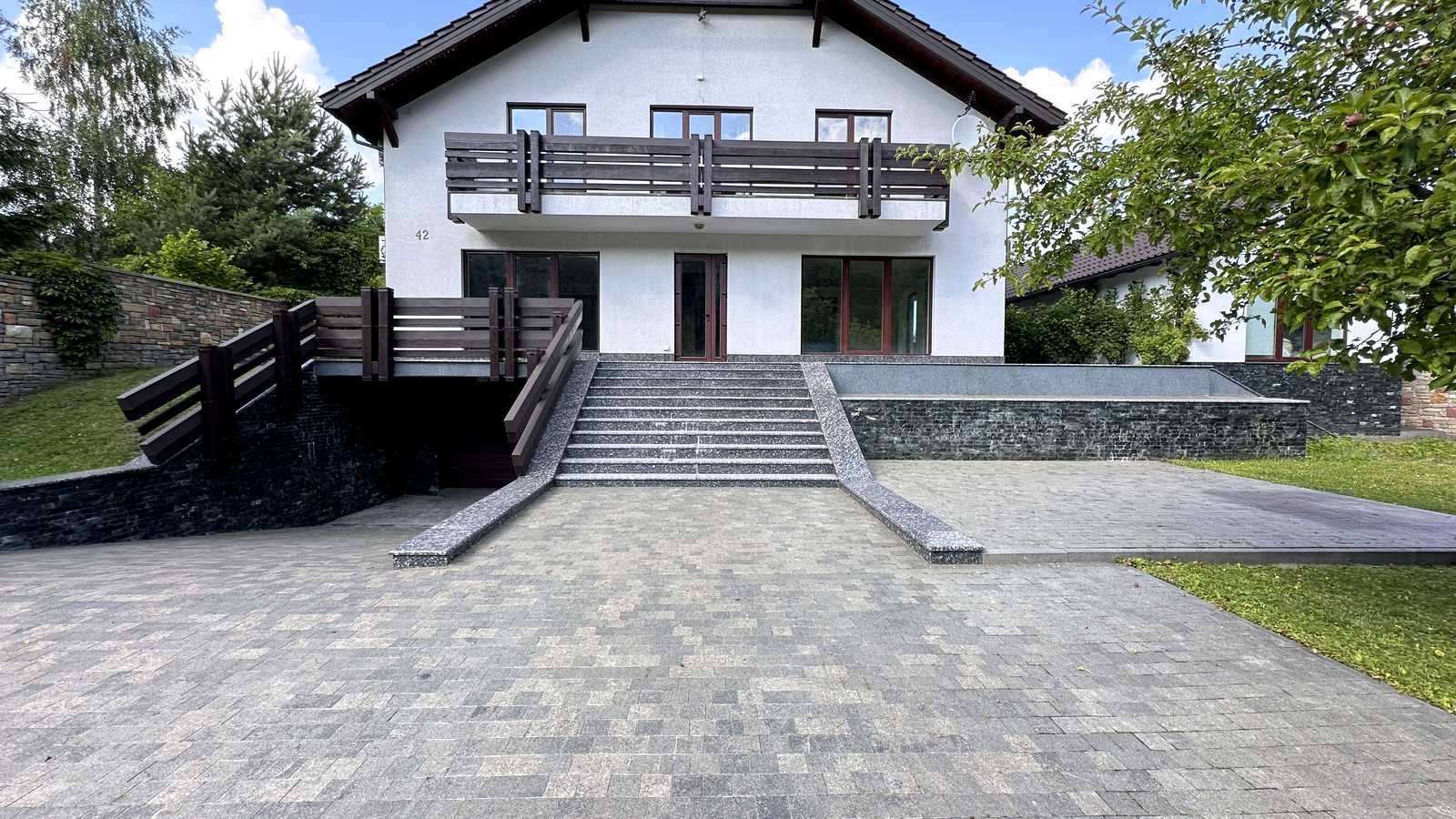 1868513860331690