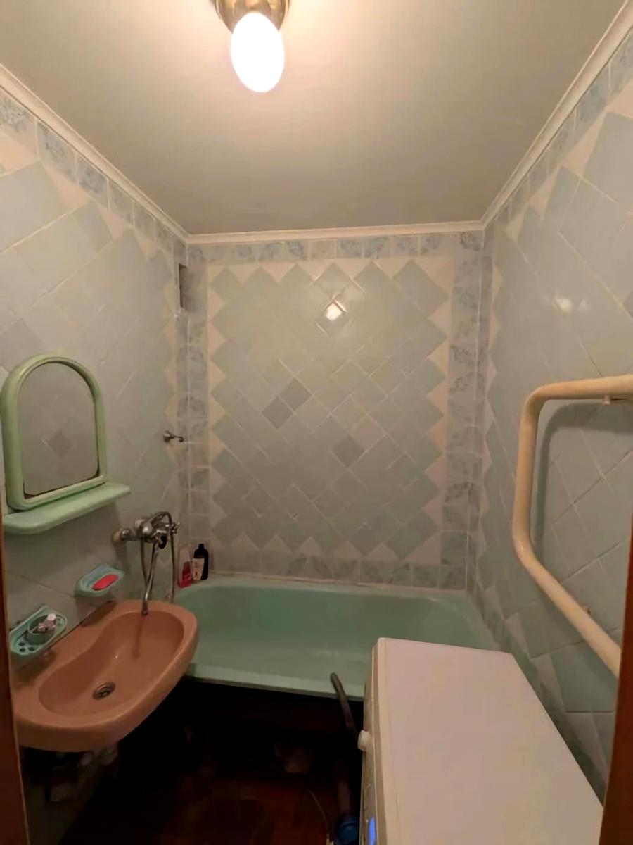1868515048626404