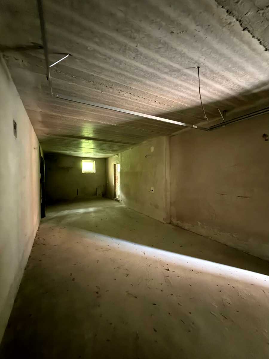 1868517449713536