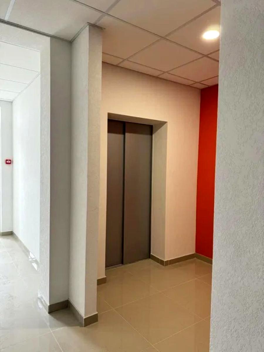 1868537316356989