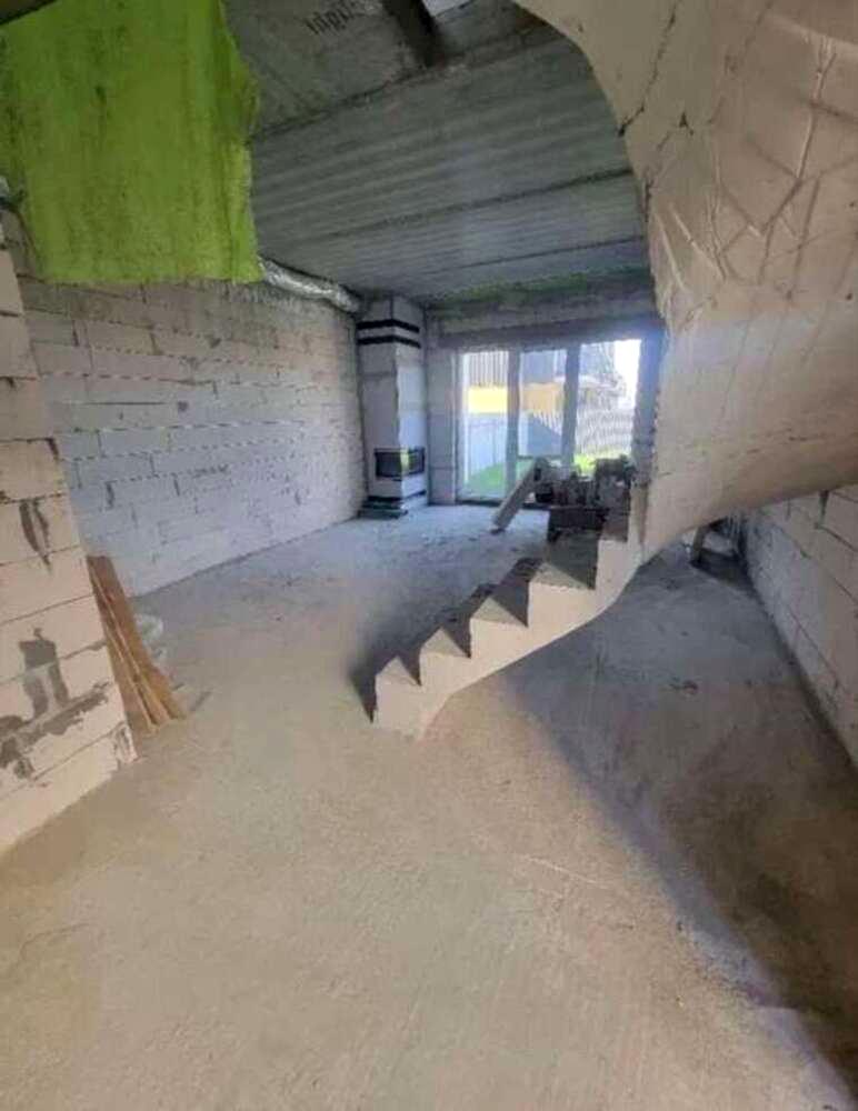 1868581641757442