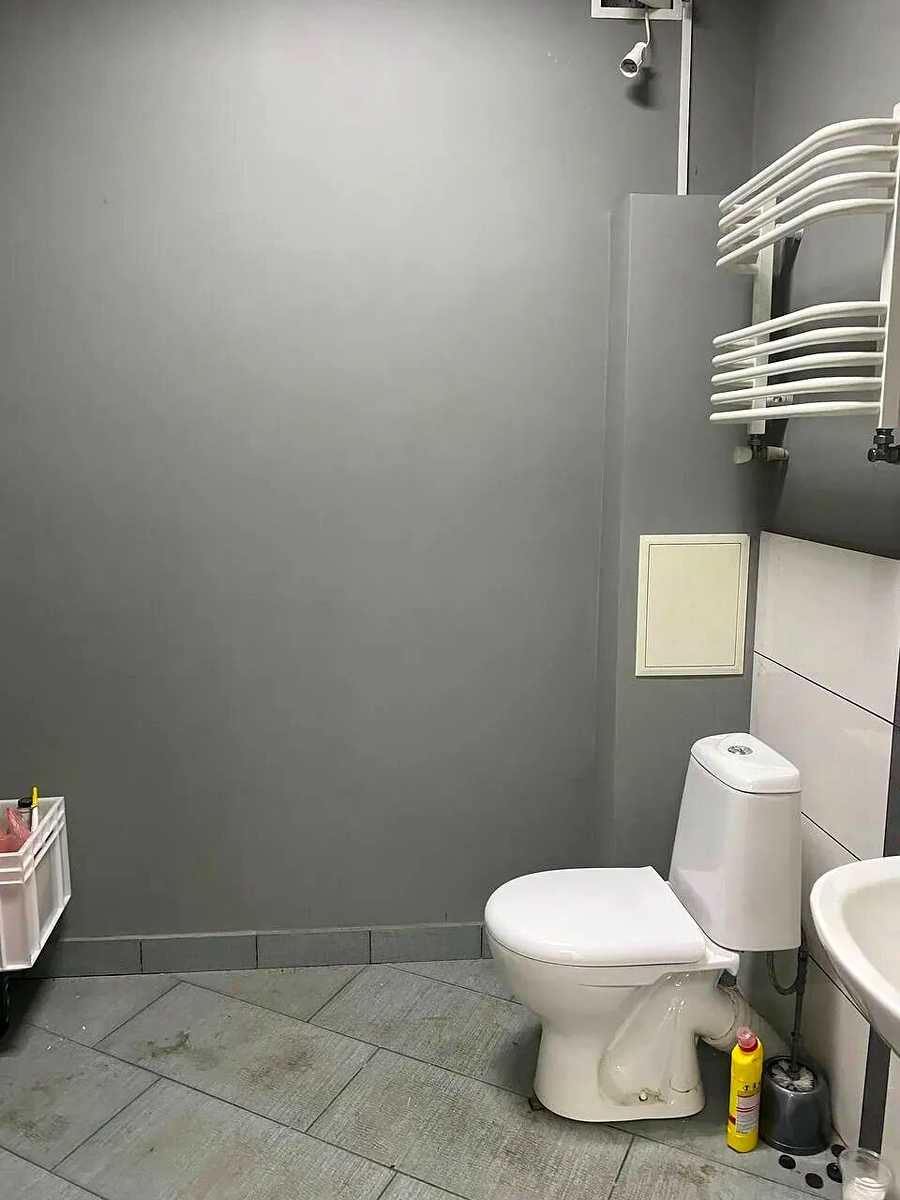 1868598022406435