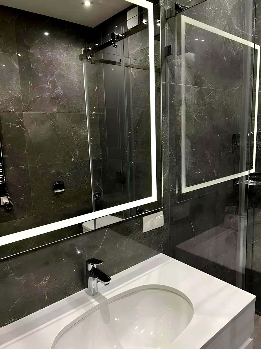1868605635258104