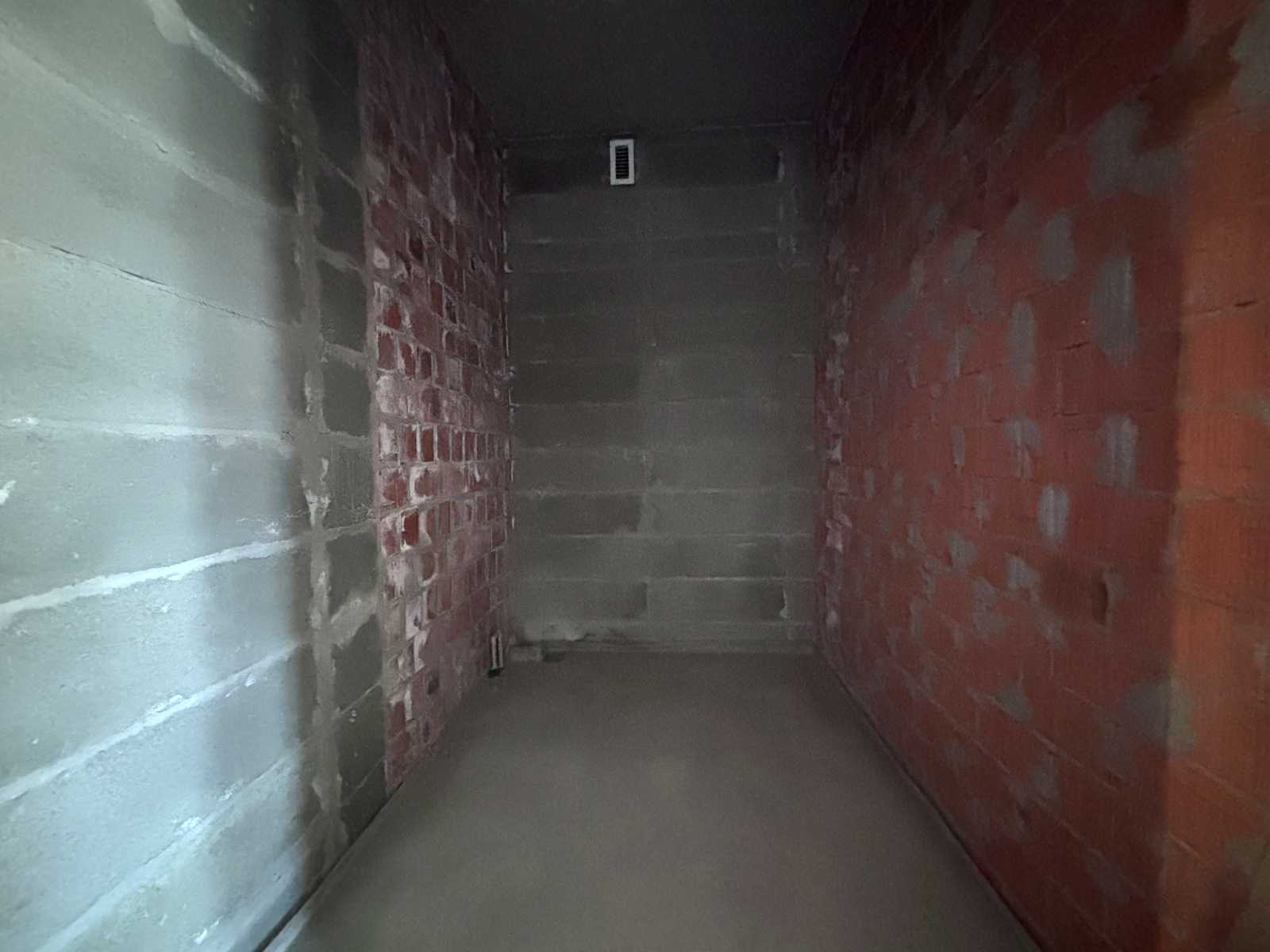 1868617131950944