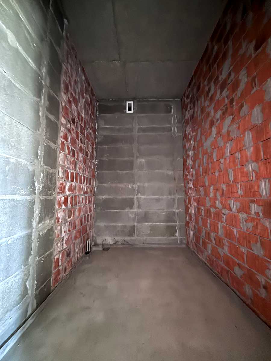 1868617135363043