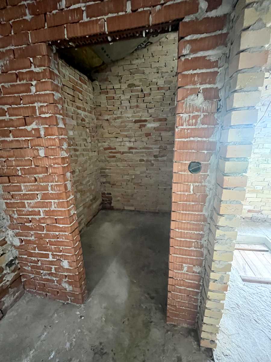 1868628392079232