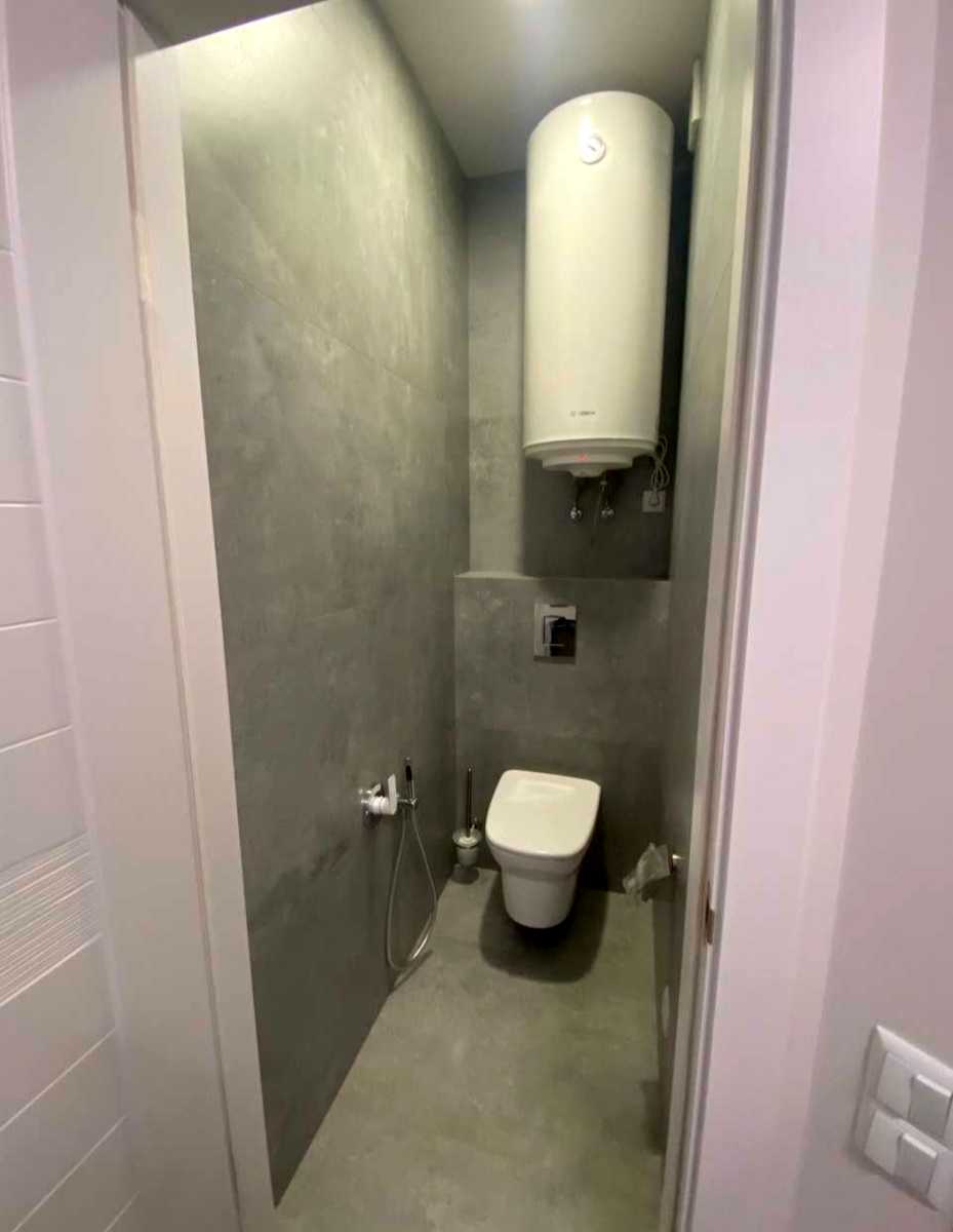 1868628905867306