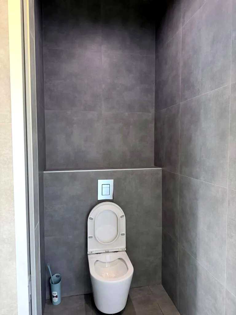 1868643199989754