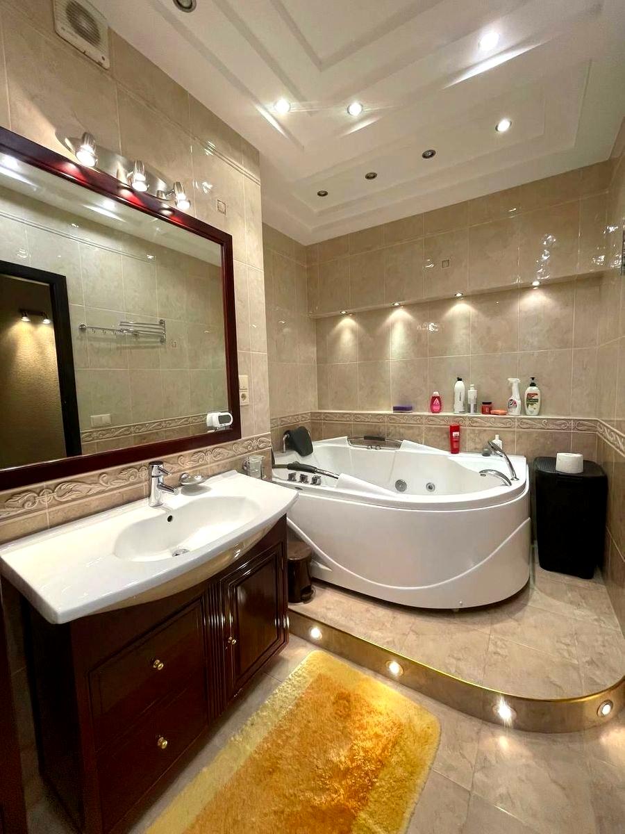 1868662413660574