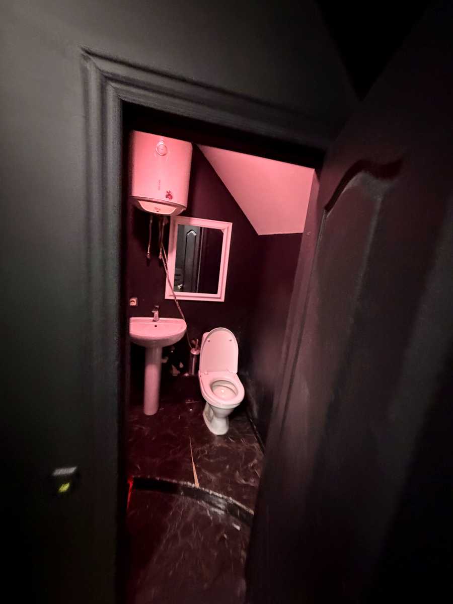 1868677872756885