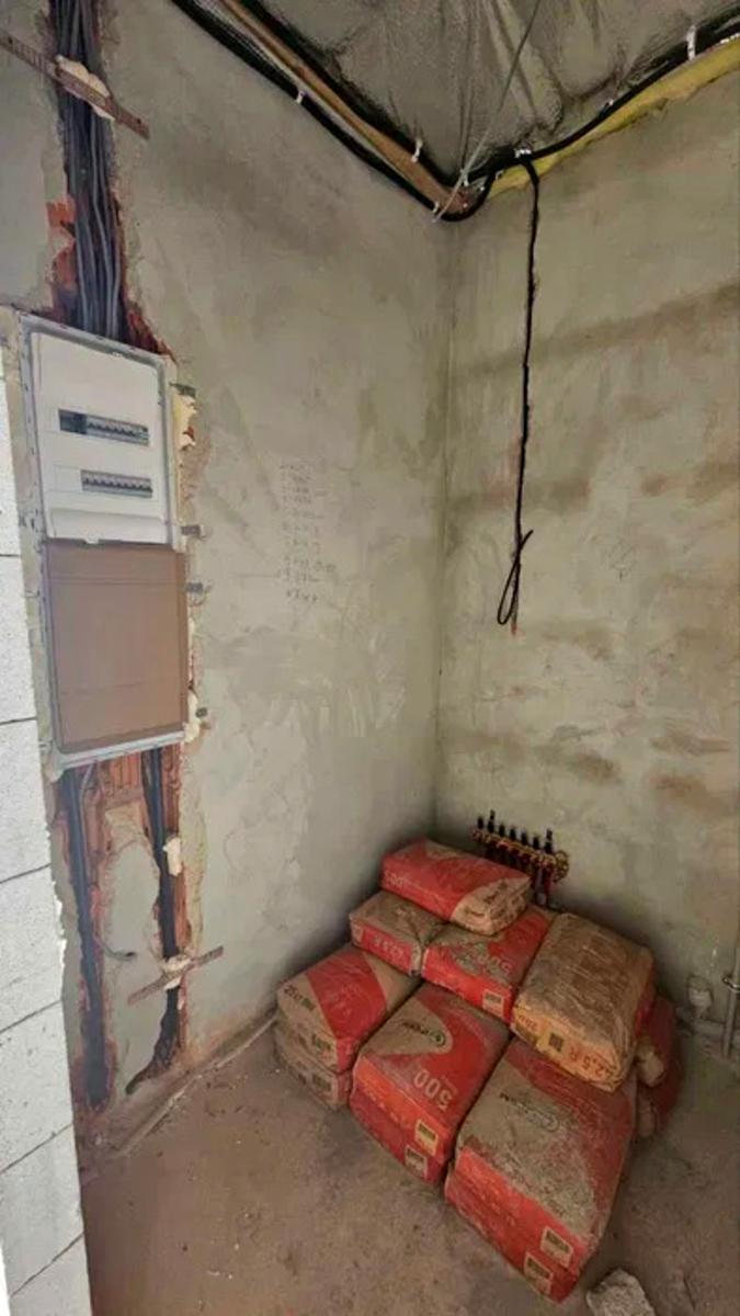 1868697105747335