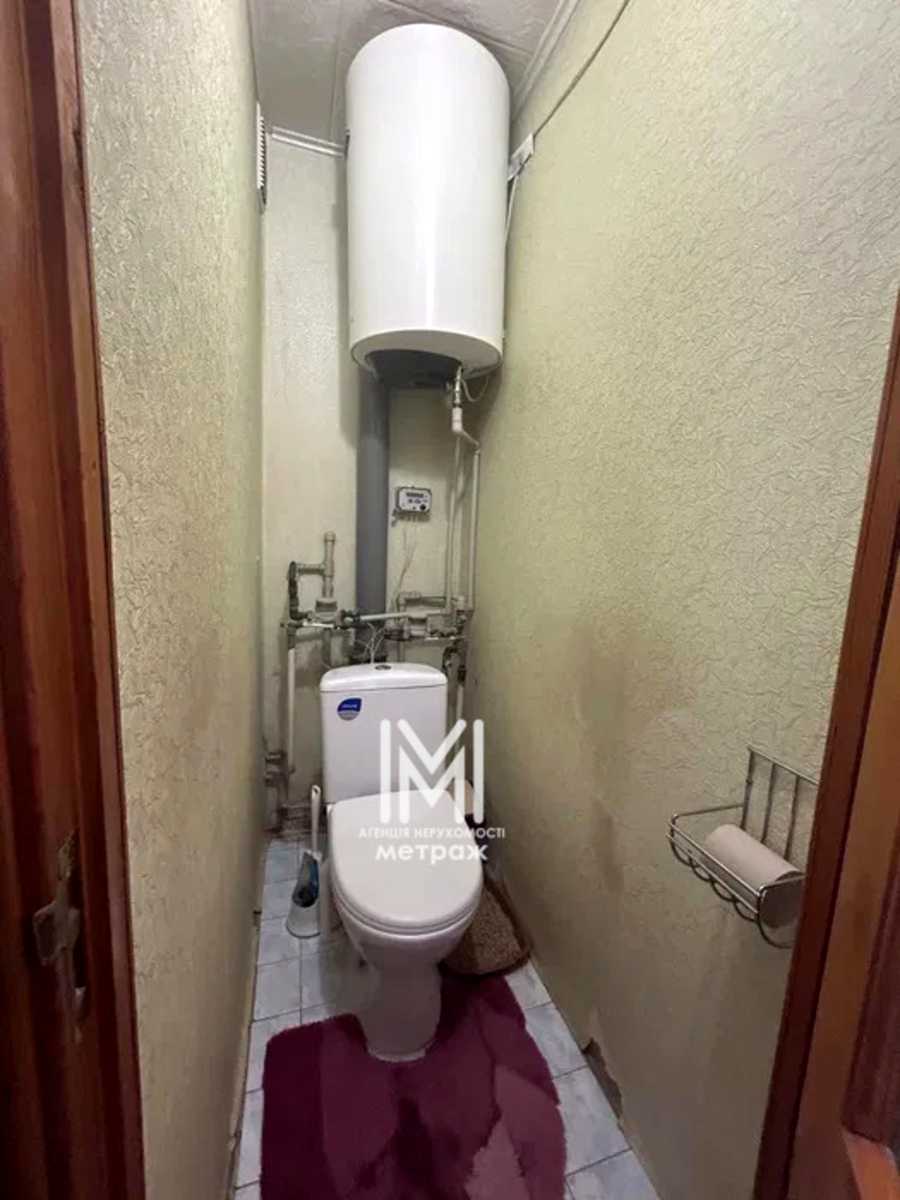 1868698395536992