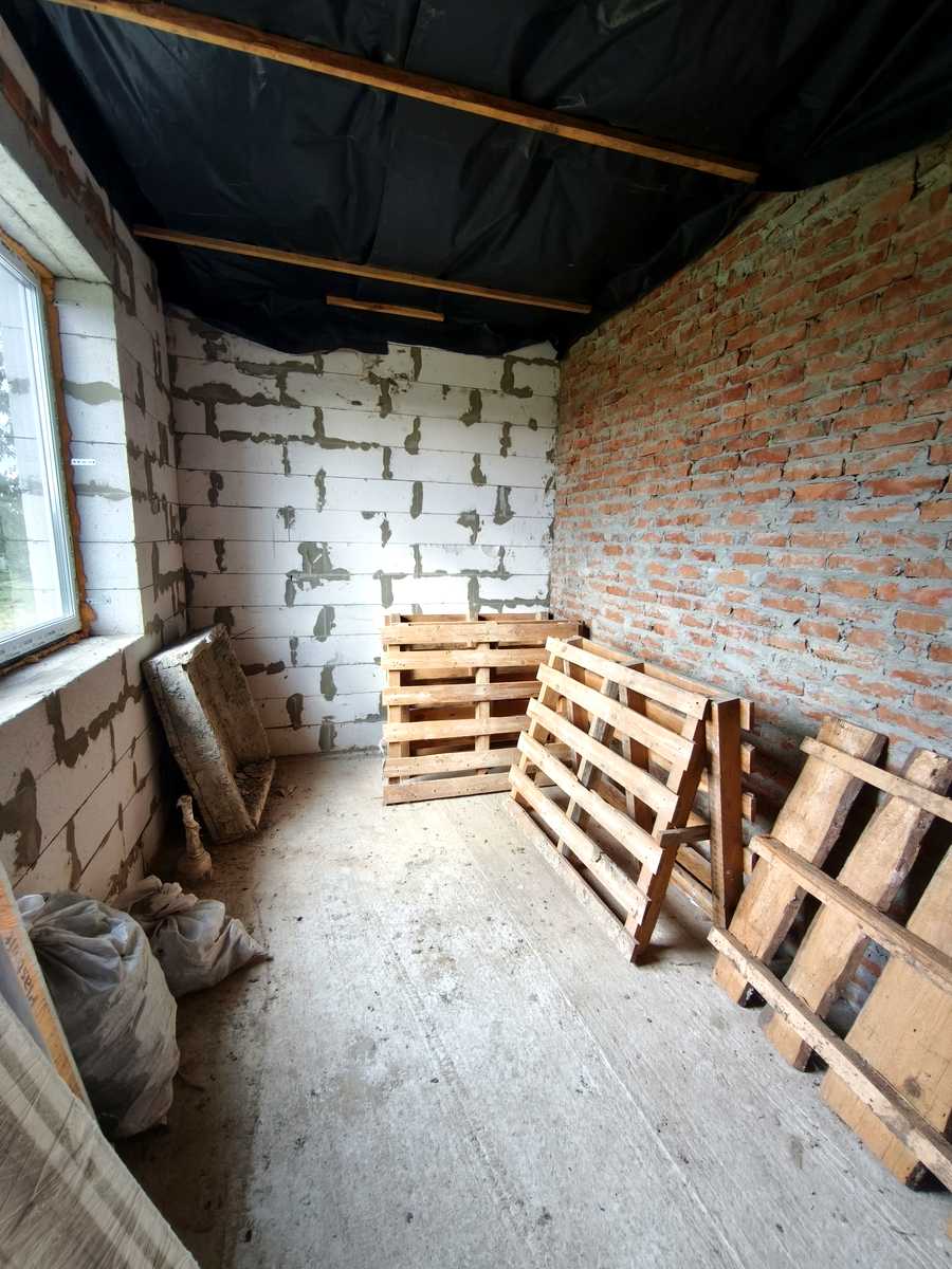 1868698965876585