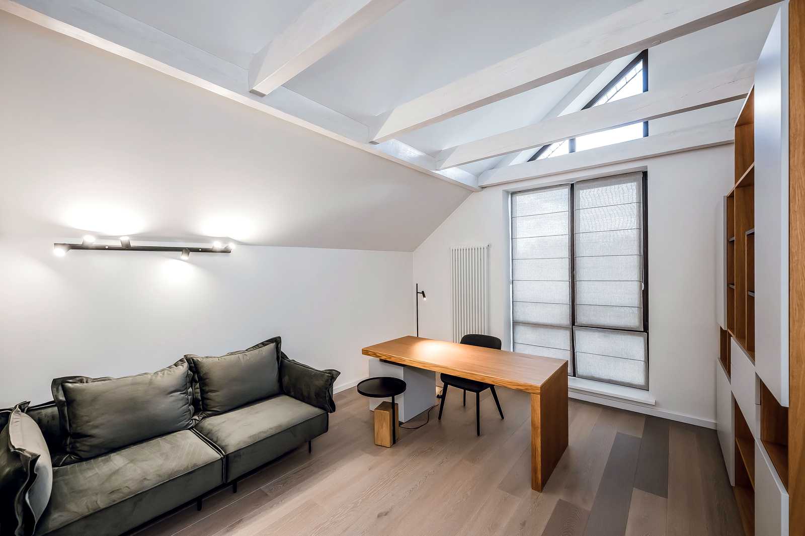 1868699751806883